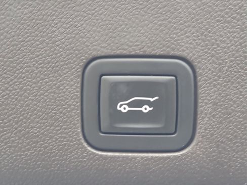 Used 2021 GMC Yukon Denali w/ Denali Premium Package image 32