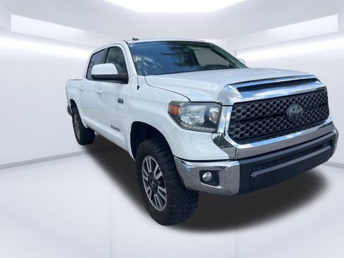 Used 2018 Toyota Tundra SR5 w/ SR5 Upgrade Package AWD/4WD image 1
