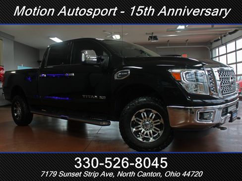Used 2016 Nissan Titan SL image 2
