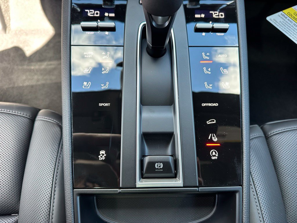 Certified 2026 Porsche Macan AWD/4WD image 26
