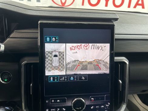 Used 2025 GMC Acadia Elevation image 34