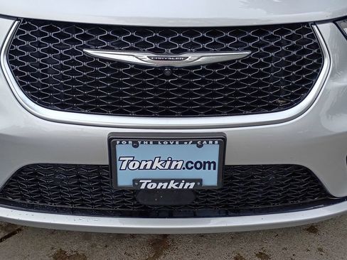 Used 2023 Chrysler Pacifica Pinnacle FWD image 12