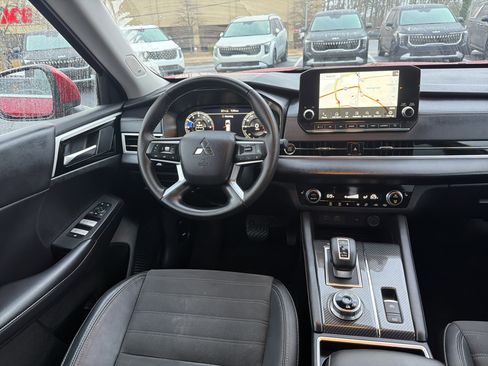 Used 2023 Mitsubishi Outlander SE image 23