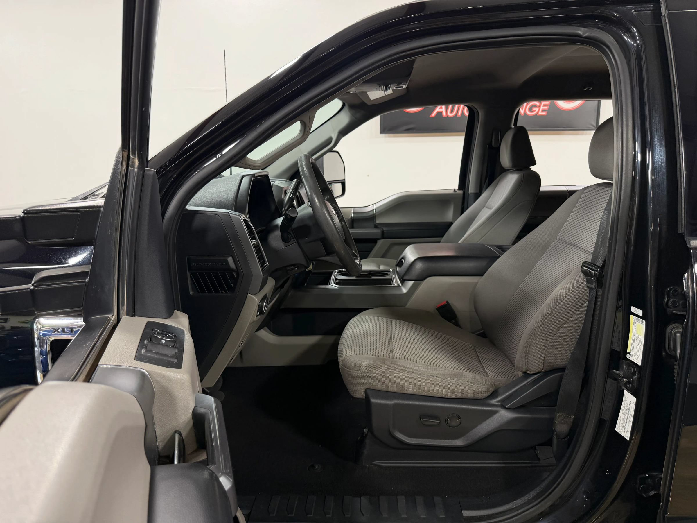 Used 2022 Ford F250 XLT w/ Black Appearance Package AWD/4WD image 14