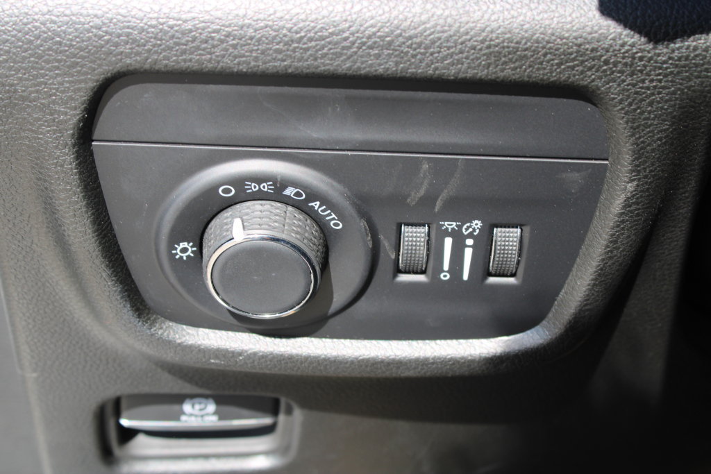 Used 2024 Jeep Grand Cherokee Altitude AWD/4WD image 28