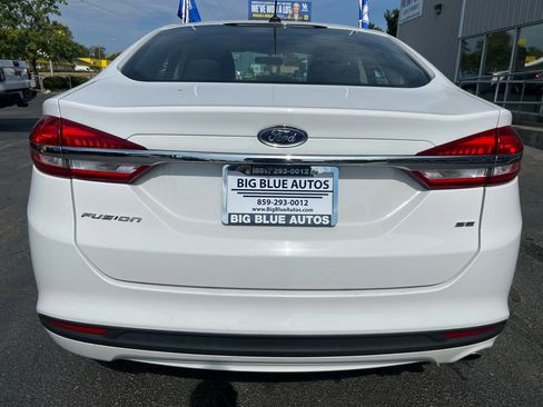 Used 2017 Ford Fusion SE image 4