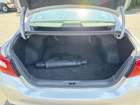 Used 2016 Nissan Altima 3.5 SL FWD image 12