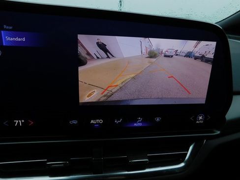 Used 2025 Chevrolet Equinox EV LT image 31