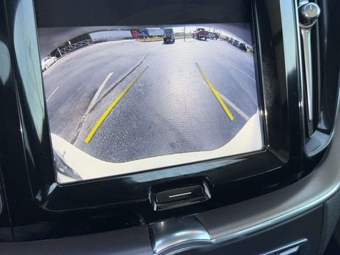 Used 2025 Volvo XC60 B5 Core AWD/4WD image 5