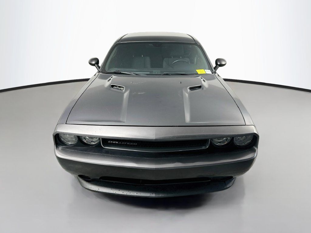Used 2013 Dodge Challenger SXT RWD image 2