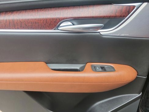 Used 2020 Cadillac XT5 Premium Luxury w/ LPO, Illumination Package image 5