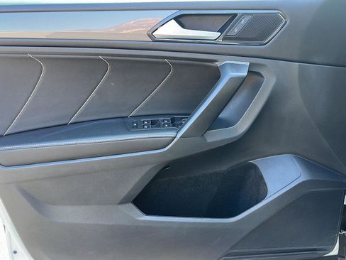 Used 2022 Volkswagen Tiguan SE image 11