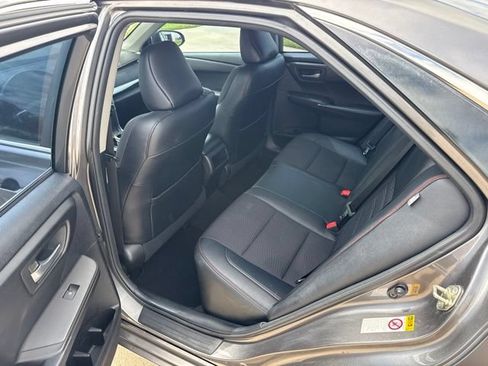 Used 2016 Toyota Camry SE FWD image 22