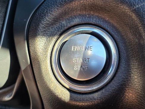 Used 2015 Mercedes-Benz SLK 350 w/ Multimedia Package image 24