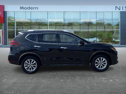 Used 2018 Nissan Rogue SV w/ Sun & Sound Touring Package AWD/4WD image 4