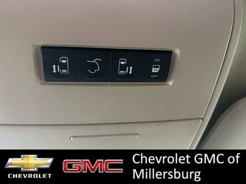 Used 2015 Chrysler Town & Country Touring-L w/ Driver Convenience Group image 22