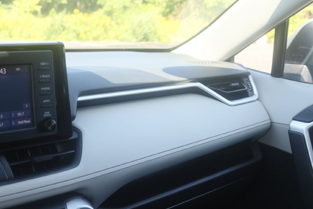 Certified 2019 Toyota RAV4 XLE AWD/4WD image 16