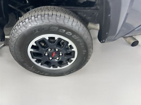 Used 2025 Toyota Tacoma TRD Off-Road image 11