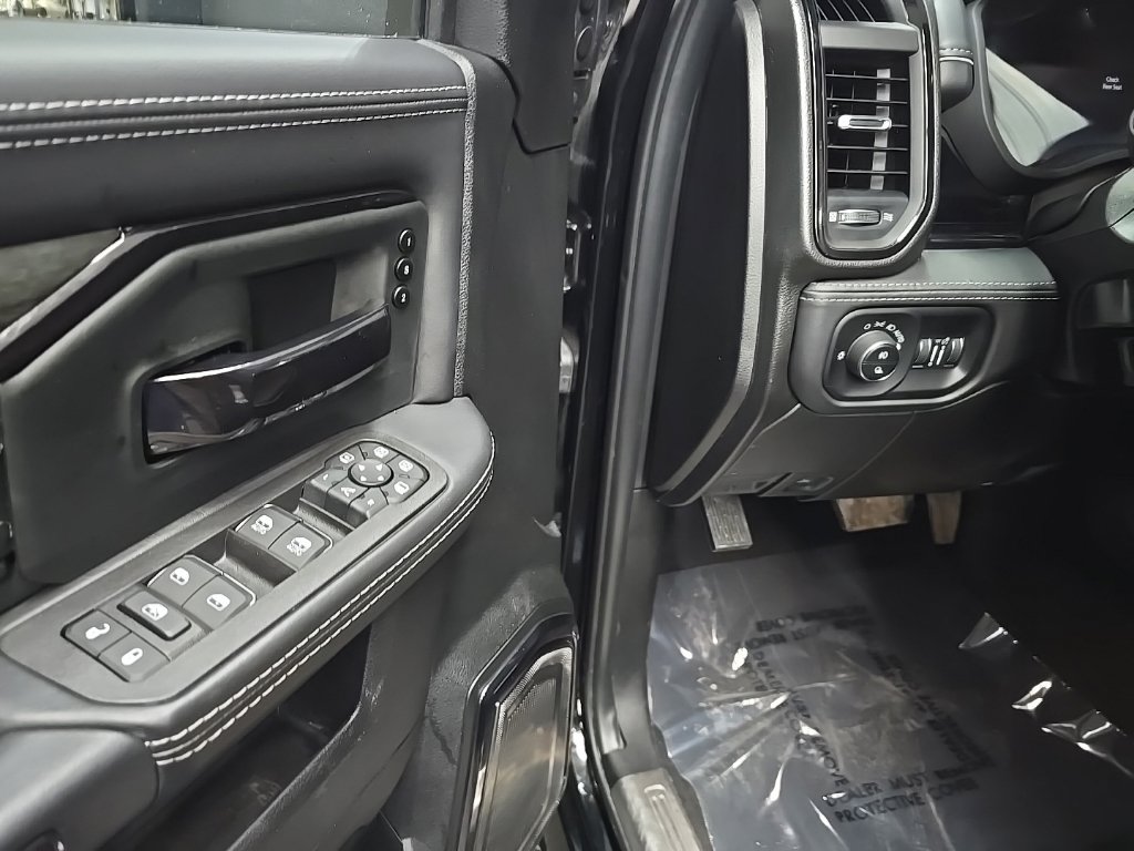 Used 2025 RAM 3500 Limited AWD/4WD image 27