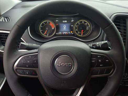 Used 2022 Jeep Cherokee Latitude Lux w/ Mopar Interior Package AWD/4WD image 18