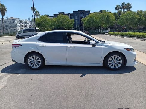 Used 2018 Toyota Camry LE FWD image 4
