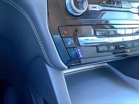 Used 2023 Ford Explorer Platinum w/ Technology Package image 30