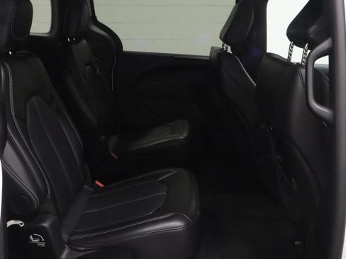 Certified 2025 Chrysler Pacifica Select FWD image 14