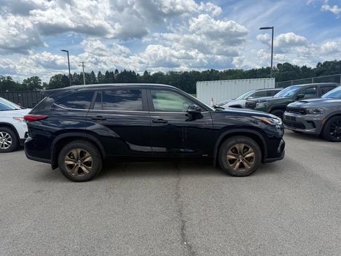 Used 2023 Toyota Highlander Bronze Edition AWD/4WD image 5
