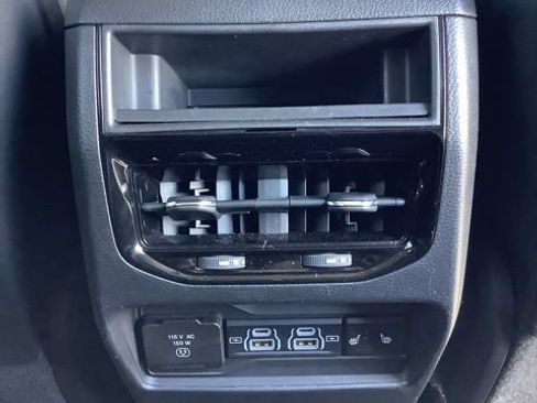 Certified 2023 Jeep Grand Cherokee Limited AWD/4WD image 17