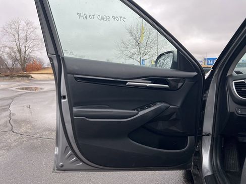 Used 2025 Kia Seltos S FWD image 8