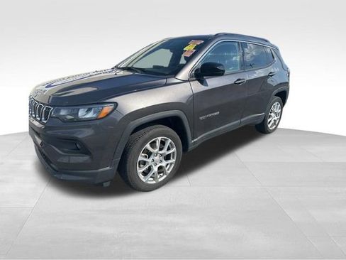Used 2023 Jeep Compass Latitude AWD/4WD image 4