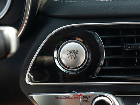 Used 2022 Genesis G70 2.0T image 29