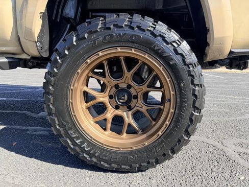 Used 2019 Toyota Tacoma TRD Sport w/ Technology Package image 15