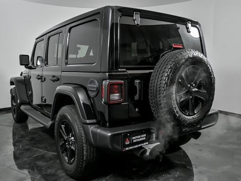 Used 2019 Jeep Wrangler Unlimited Sahara image 8