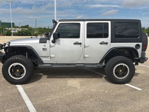 Used 2012 Jeep Wrangler Unlimited Sahara w/ Dual Top Group AWD/4WD image 2