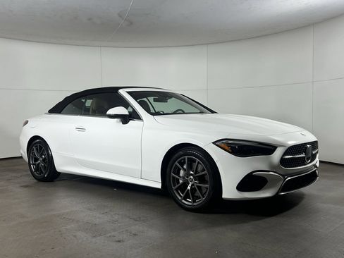 Used 2024 Mercedes-Benz CLE 300 4MATIC Cabriolet image 9