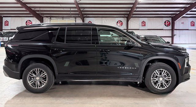 Used 2024 Chevrolet Traverse LT FWD image 2
