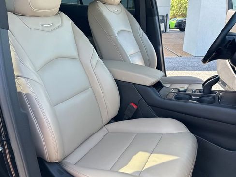 Used 2025 Cadillac XT4 Premium Luxury FWD image 15