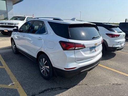 Used 2023 Chevrolet Equinox Premier AWD/4WD image 3