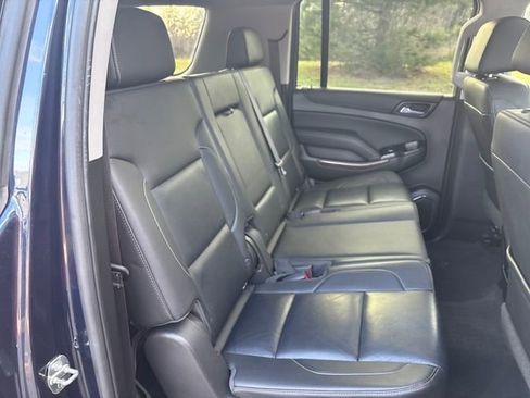 Used 2019 Chevrolet Suburban LT image 32