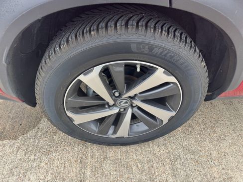 Used 2019 Lexus NX 300h AWD image 11