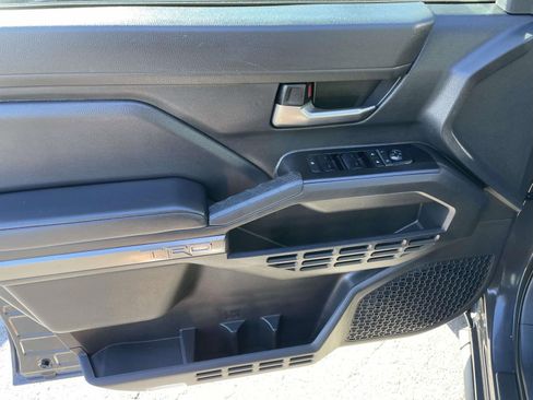 Used 2025 Toyota Tacoma TRD Sport w/ TRD Sport Upgrade Package image 21