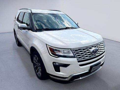 Used 2018 Ford Explorer Platinum AWD/4WD image 4