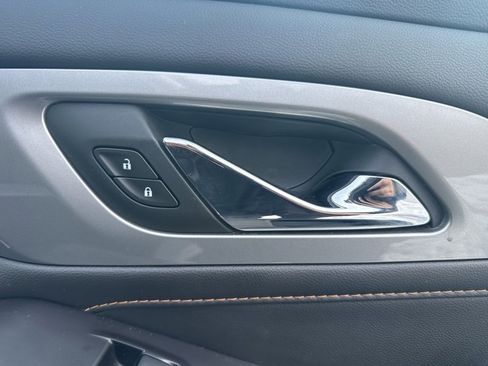 Used 2020 Chevrolet Traverse LT image 44