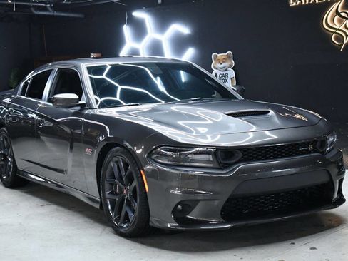 Used 2020 Dodge Charger Scat Pack image 2