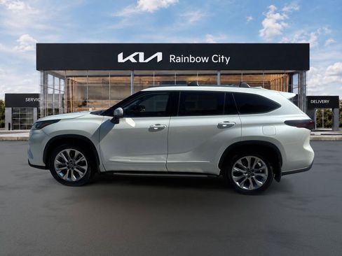 Used 2022 Toyota Highlander Limited FWD image 5