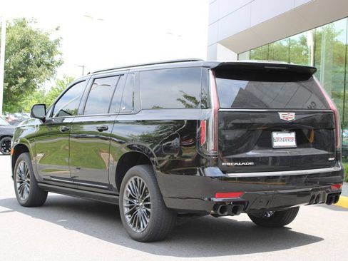 Used 2023 Cadillac Escalade ESV V AWD/4WD image 5