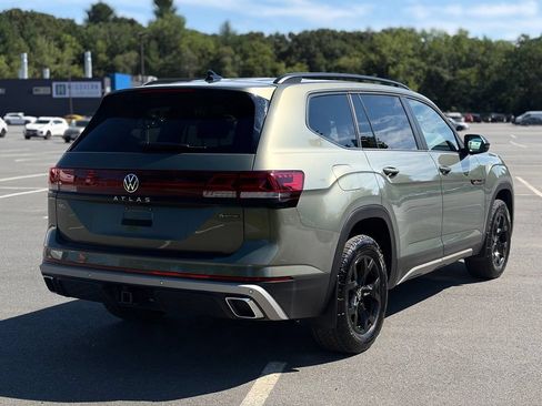Used 2024 Volkswagen Atlas Peak Edition SEL AWD/4WD image 5