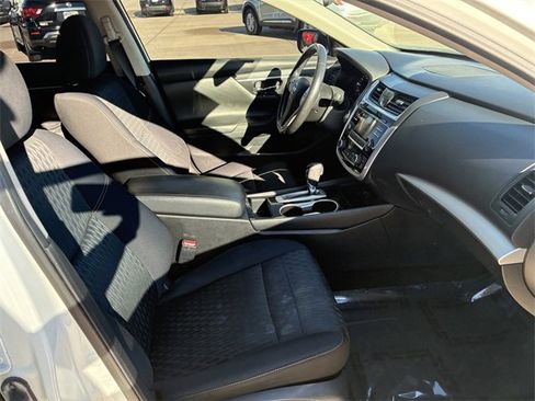 Used 2018 Nissan Altima 2.5 SV image 15