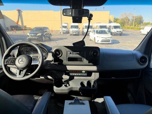 Used 2022 Mercedes-Benz Sprinter 2500 image 15